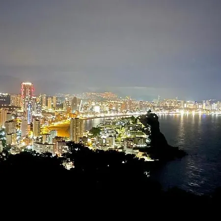 Traveler's With Sea View, Free Coffee & Parking *