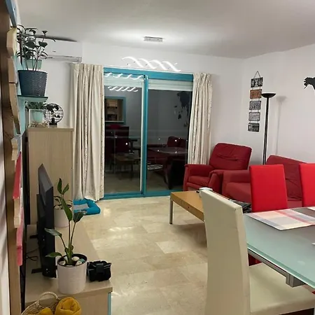 Apartment Traveler's With Sea View, Free Coffee & Parking *