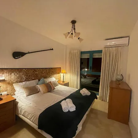 Апартаменты Traveler's With Sea View, Free Coffee & Parking *