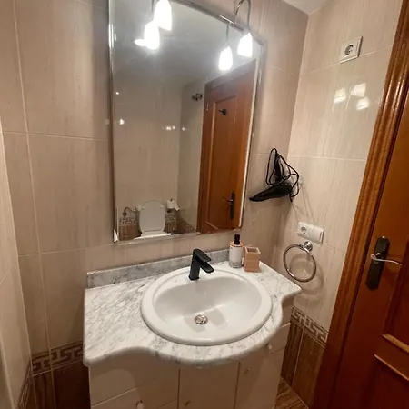 Traveler's With Sea View, Free Coffee & Parking