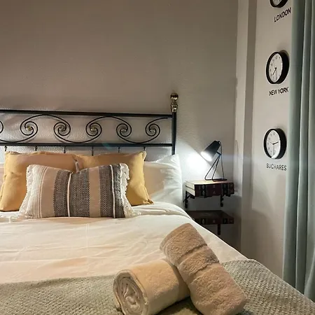 Apartment Traveler's With Sea View, Free Coffee & Parking *