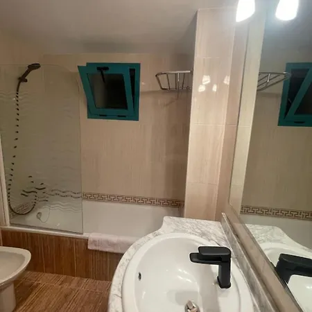 Traveler's With Sea View, Free Coffee & Parking * Benidorm