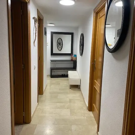 Апартаменты Traveler's With Sea View, Free Coffee & Parking Бенидорм