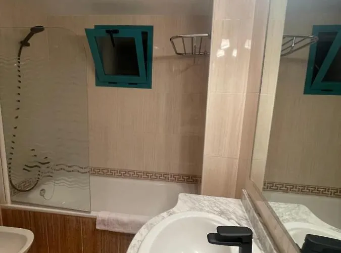 Traveler's With Sea View, Free Coffee & Parking * Benidorm
