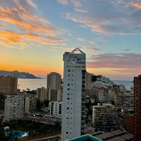 Daire Traveler's With Sea View, Free Coffee & Parking Benidorm