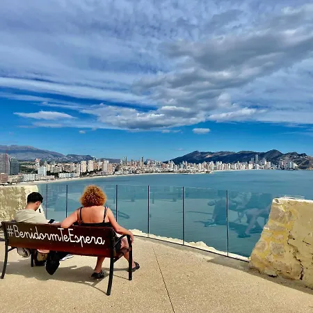 Daire Traveler's With Sea View, Free Coffee & Parking *
