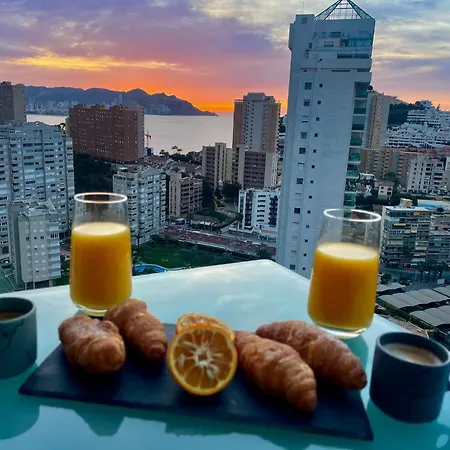 Daire Traveler's With Sea View, Free Coffee & Parking Benidorm